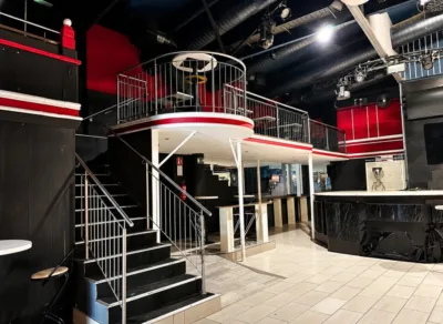 Opportunità di investimento: Discoteca consolidata con aree bar, pista da ballo e grande potenziale di sviluppo, 6842 Koblach, Altri / oggetti speciali