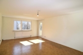 Großes südliches Wohnzimmer mit Ausgang zur sonnigen Loggia - 3-Zimmer-Wohnung Innsbruck nahe Klinik, Uni, Fa MED-EL, Einkaufszentrum WEST, HTL für Bau und Kunst, nebst Kindergarten