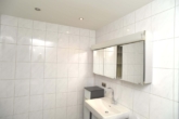 Bad - 3-Zimmer-Wohnung Innsbruck nahe Klinik, Uni, Fa MED-EL, Einkaufszentrum WEST, HTL für Bau und Kunst, nebst Kindergarten