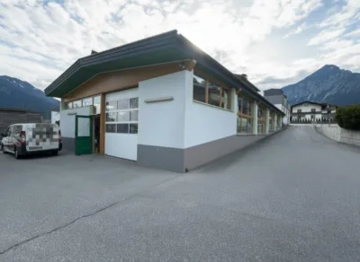 Falegnameria con ufficio nel Tirolo Inferiore tra Jenbach e Wörgl, ingresso Zillertal, 6232 Münster, Padiglione